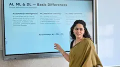 AI Career एआय केवळ नोकऱ्या हिरावून घेत नाहीये, तर रोजगाराच्या लाखो नवीन संधीही निर्माण करत आहे.