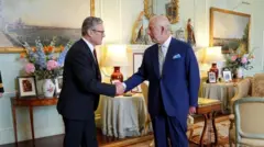 стармер и король карл III