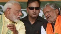 नरेंद्र मोदी के साथ सुशील मोदी