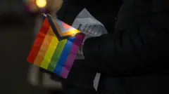 يجرم القانون السوري المثلية الجنسية ولا يوجد أي اعتراف رسمي بالعابرين جنسياً