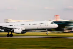 બીબીસી ગુજરાતી વિમાન ઉડ્ડયન સાયન્સ ઍરોપ્લેન, વિમાન હવામાં કેવી રીતે ઉડે તેની પાછળનું વિજ્ઞાન શું છે, લાખો કિલો વજનનું વિમાન, વિમાન દુર્ઘટના, બીબીસી ગુજરાતી સાથે સમજો 