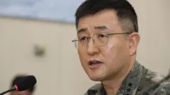 계엄사령관을 맡았던 박안수 육군참모총장이 5일 오전 서울 여의도 국회에서 열린 국방위원회 전체회의 비상계엄 선포 경과 및 병력동원 관련 현안질의에 출석해 의원 질의에 답하고 있다