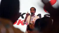 Presiden Joko Widodo menyampaikan sambutan saat pembukaan Rapat Kerja Nsional (Rakernas) Sekretariat Nasional (Seknas) Jokowi di Kota Bogor, Jawa Barat, Sabtu (16/09).
