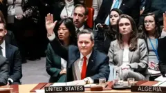 Посол США Майкл Уолтц голосует в Совете Безопасности ООН