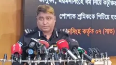 ব্রিফিং করছেন র্যাবের একজন কর্মকর্তা