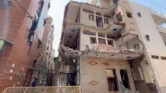 बुलडोज़र से मकान तोड़ा गया