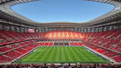 Le nouveau stade Moulay Abdellah de Rabat a été inauguré en septembre 2025 lors des éliminatoires du Mondial 2026 entre le Maroc et le Niger, après 18 mois de travaux.