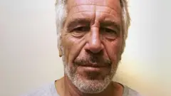 2019 yılında hücresinde intihar ettiği açıklanan Amerikalı milyarder Jeffrey Epstein davası ile ilişkili 150 isim önümüzdeki günlerde açıklanacak.