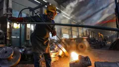 Trabalhador em uma indústria siderúrgica