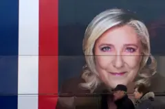 Marine Le Pen'in yer aldığı bir parti posteri