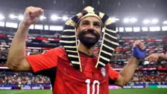 محمد صلاح يحتفل بتأهل مصر