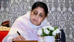 सुनेत्रा पवार