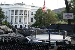 Assentos e o octógono, a estrutura de luta do UFC, que será realizada no próximo evento organizado pelo presidente dos EUA, Donald Trump, como parte das comemorações do 250º aniversário dos Estados Unidos.