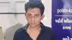 रक्षित चौरसिया असं या कार चालकाचं नाव असून तो वडोदरा येथील एमएस युनिव्हर्सिटीमध्ये एलएलबीचं शिक्षण घेत आहे.