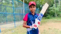 තුන්කොන් ක්‍රිකට් තරගාවලියේ තරග 4කට ක්‍රීඩා කළ වමතින් පිට දඟ පන්දු යවන ඇය, කඩුලු දෙකක් දවා ගත්තා ය.