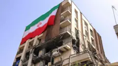 مبنى في إيران تعرض لقصف إسرائيلي