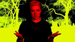 groblje u pozadini, zenska figura, vampiri