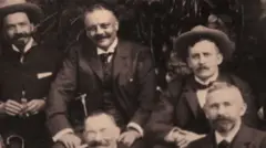 Alois Alzheimer mit anderen Ärzten einer Nervenheilanstalt