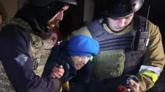 ảnh minh họa công tác cứu hộ người dân Ukraine