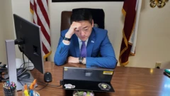 O deputado estadual Gene Wu, crítico da lei, em seu escritório no Texas