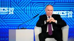Putin, sentado, em evento do Brics