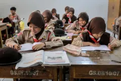 MK, SD, sekolah gratis