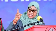 Prezida Samia Suluhu wa Tanzania arko avuga ijambo