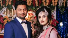 পলি সাহা ও তার স্বামী আশীষ রায় মুন্নার বিয়ের ছবি।