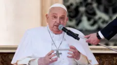 Папа Римский Франциск в кресле