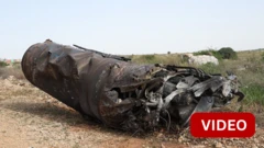 இஸ்ரேலில் சிதறிக்கிடக்கும் ஏவுகணையின் ஒரு பகுதி