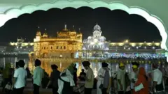 அமிர்தசரசில் உள்ள பொற்கோவில்