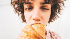 Денебиз стресс маалында ар кандай даражада ачкалыкты сезип, бул кийин табитибиздин абалына да таасир этет.