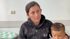 Zarine Ghazaryan bersama anaknya, Karen