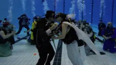 mladenci ronioci vencanj pod vodom