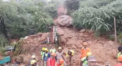 மண் சரிவால் சிதைந்த வீடு