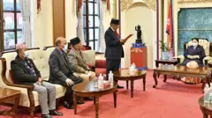 राष्ट्रपतिसमक्ष प्रधानमन्त्रीका लागि दाबी प्रस्तुत गर्दै प्रचण्ड
