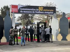 Porte d'entrée du Cimetière militaire de Thiaroye, le matin avant l'arrivée du président Diomaye Faye et de ses invités.
