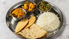 भात की चपाती, रात्री काय खाणं योग्य? आहारशास्त्राच्या दृष्टीनं काय योग्य असतं?