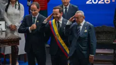 Luis Felipe Yagüe com o presidente De la Espriella e o vice-presidente Restrepo.