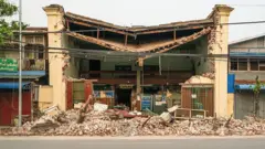 ငလျင်ကြောင့်ပျက်စီးသွားတဲ့ မန္တလေးက အဆောက်အဦတစ်လုံး