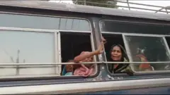 পরিজনদের উদ্দেশ্যে হাত নেড়ে চলে যাচ্ছেন চিহ্নিত 'বিদেশি' নারী-পুরুষরা