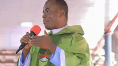 Fada Ejike Mbaka onyeisi ụlọụka Adoration Ministri
