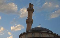 Depremde Fatih Camisi'nin minaresi yıkıldı