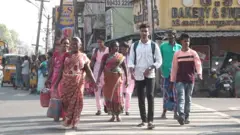 கடும் போட்டியை சந்திக்கும் தருமபுரி: களநிலவரம் என்ன?