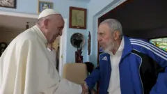 Papa Francisco e o ex-presidente cubano Fidel Castro