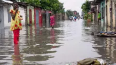 Abatavugarumwe n’ubutegetsi banenze leta kunanirwa gutunganya imiyoboro y’amazi mu mujyi utuwe n'abarenga miliyoni 15