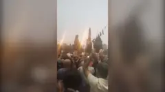 اعتراض مردم شیراز به قطع آب و برق مقابل استانداری فارس