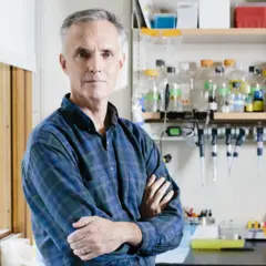 James Collins no seu laboratório