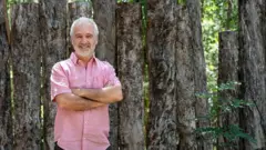 Ramón Méndez Galain em um bosque