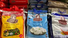 মাসদেড়েক হল ভারত বাসমতী নয় এমন সাদা চালের রফতানি নিষিদ্ধ করেছে